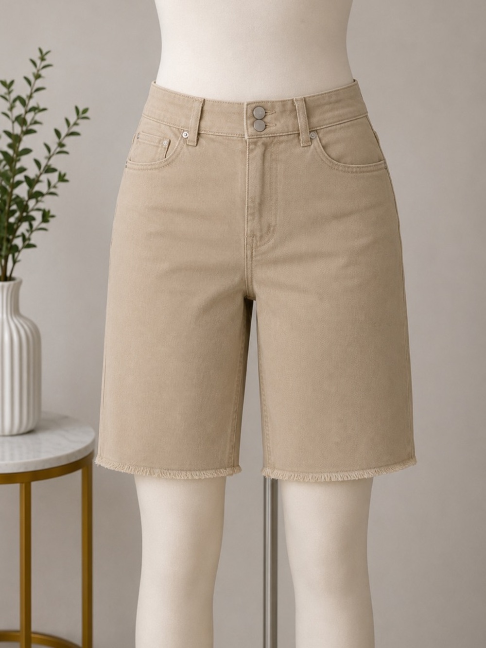 Dollhouse Beige/Tan Bermuda Shorts NEW W27 5/6‎